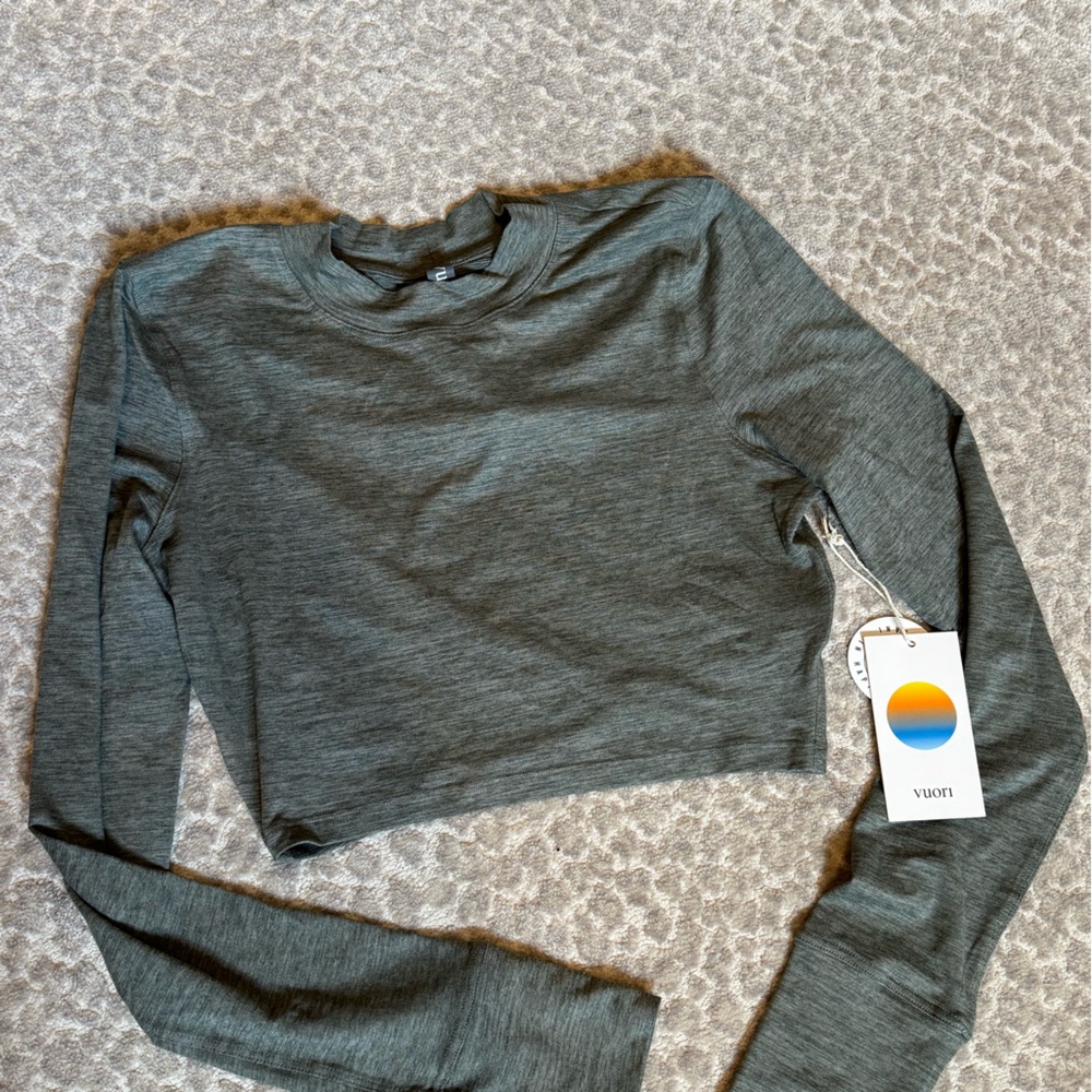 Vuori lux crop tee